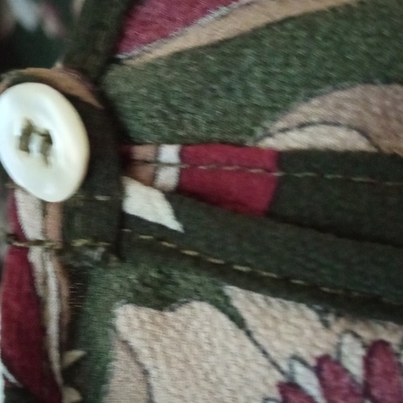 Silky lightweight blouse. Made and purchased in Italy. XL - Picture 4 of 9